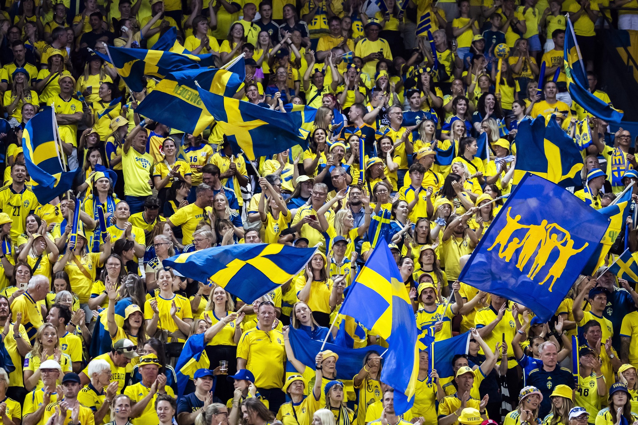 Hinchas de Suecia en el partido disputado entre Suecia y Alemania en Zúrich, Suiza.