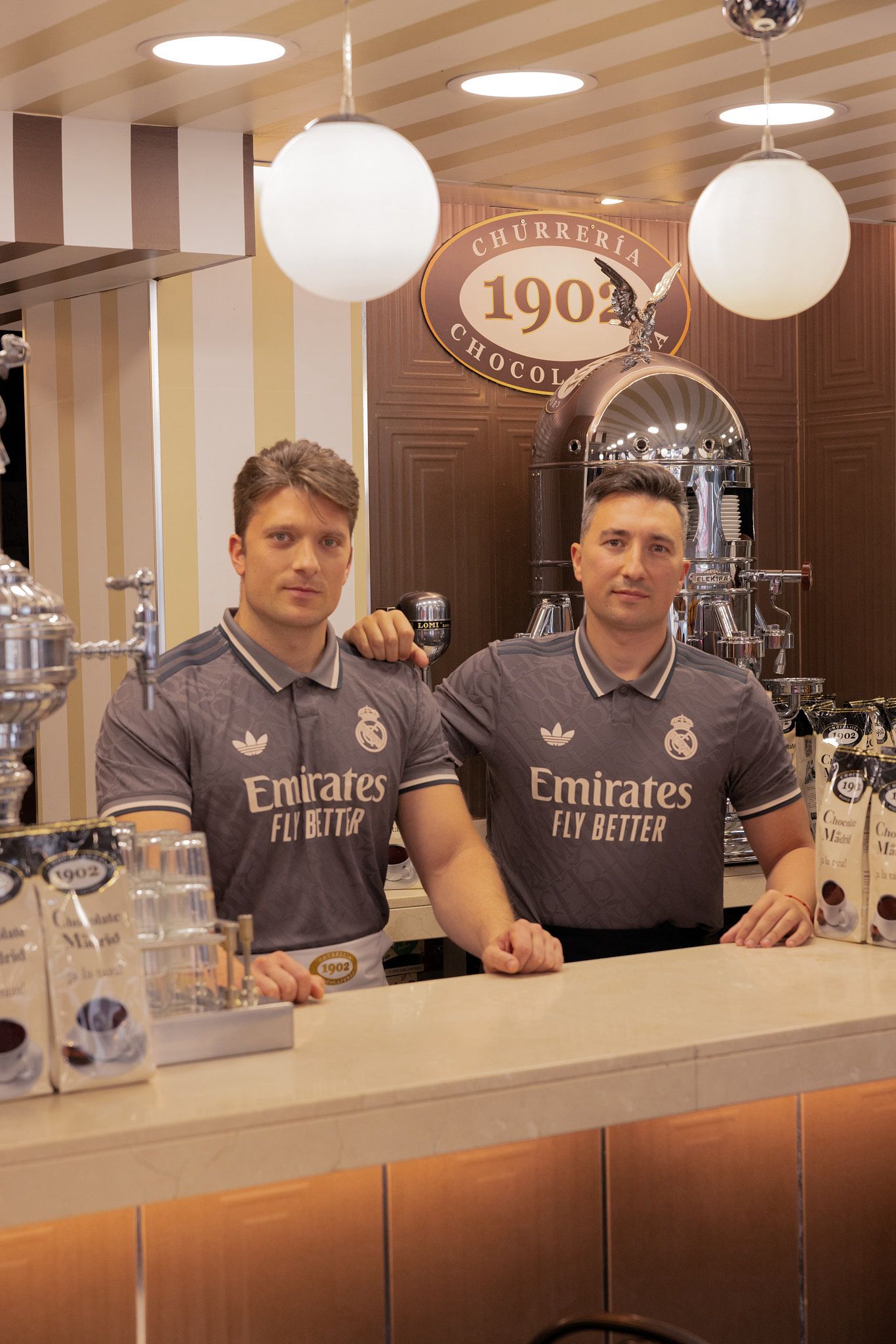 Los hermanos Gorrochategui -Juan y Héctor-, integran la quinta generación de un negocio familiar de churros.