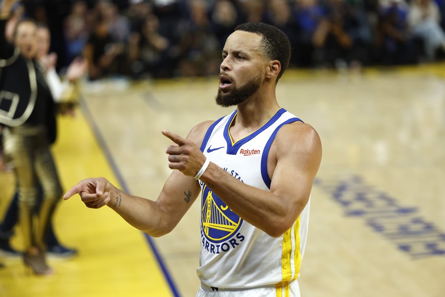 Stephen Curry, "agente libre" tras romper con su marca de zapatillas