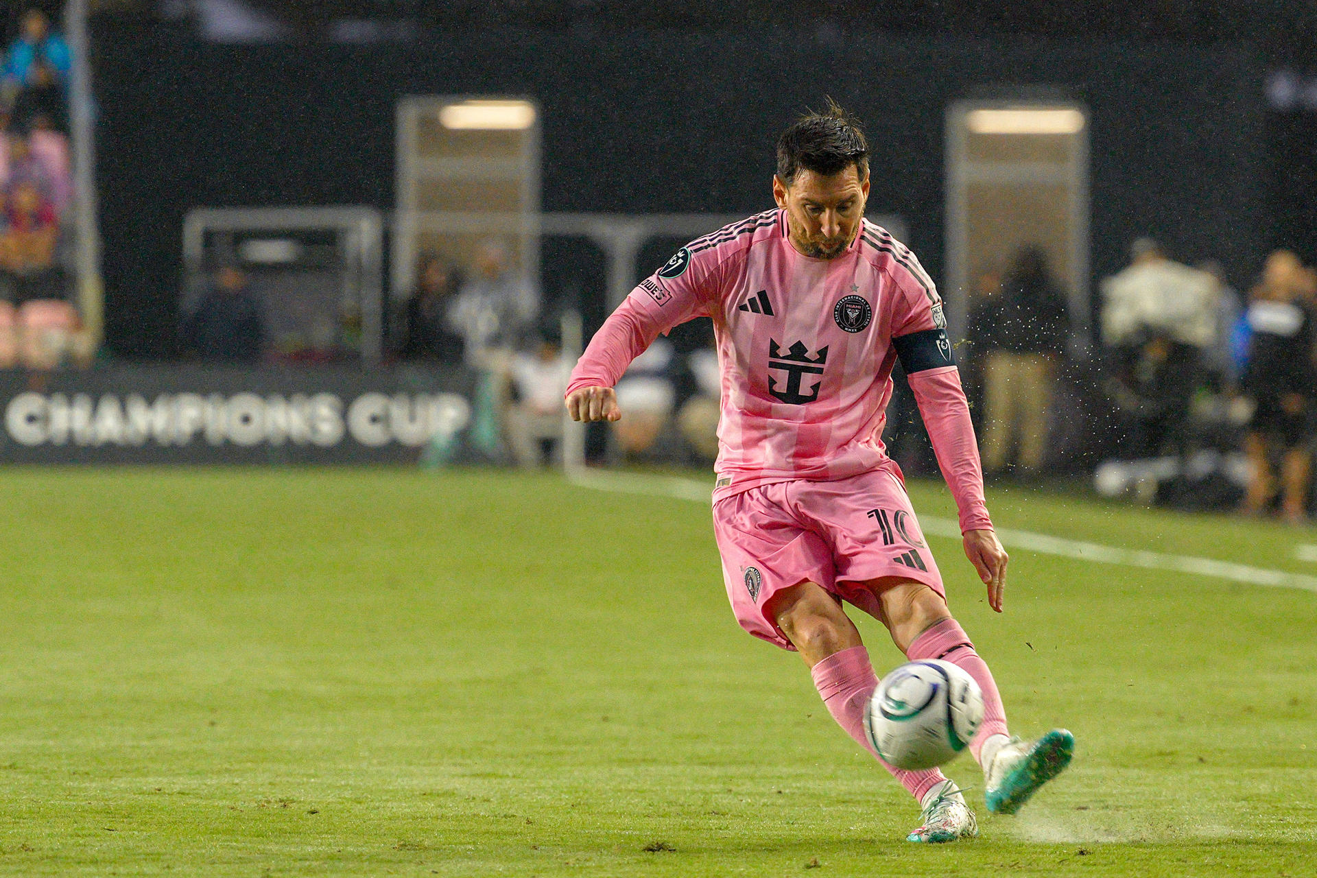 leo messi anota gol 900