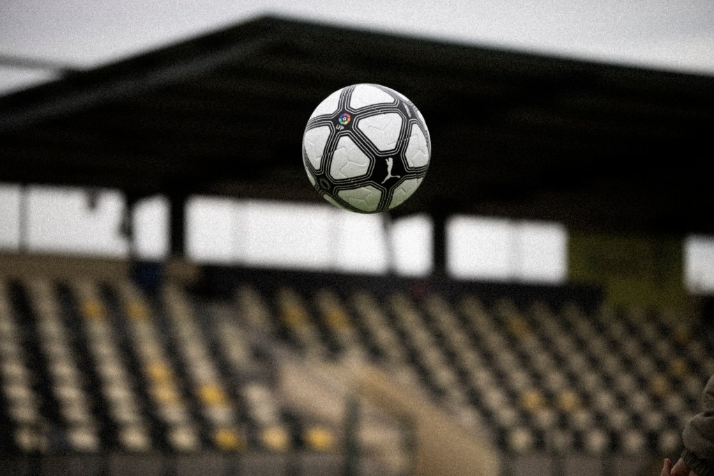 laliga presenta balon para jornada retro