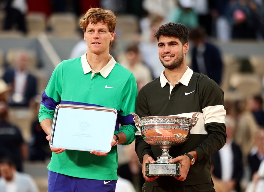 Sinner y Alcaraz fueron los dos últimos finalistas masculinos de Roland Garros, que aumenta su bolsa de premios.