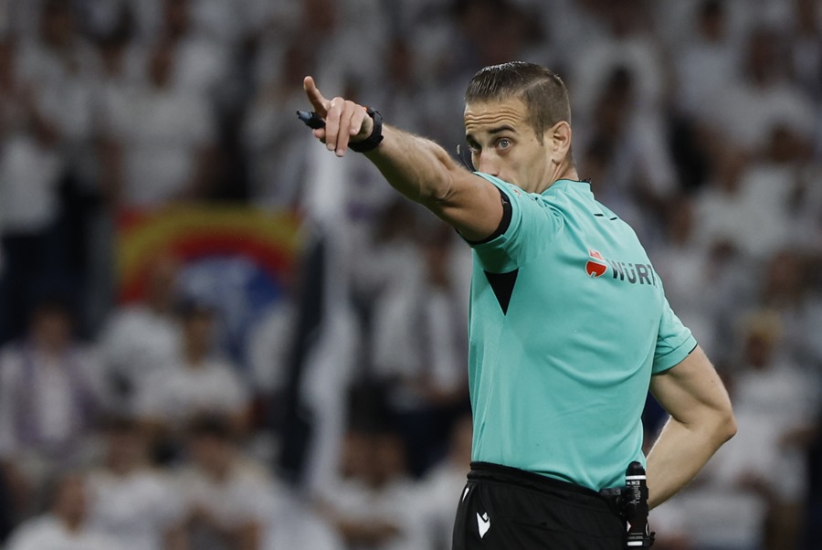 Alberola Rojas será el árbitro que llevará la cámara en la final de la Copa.