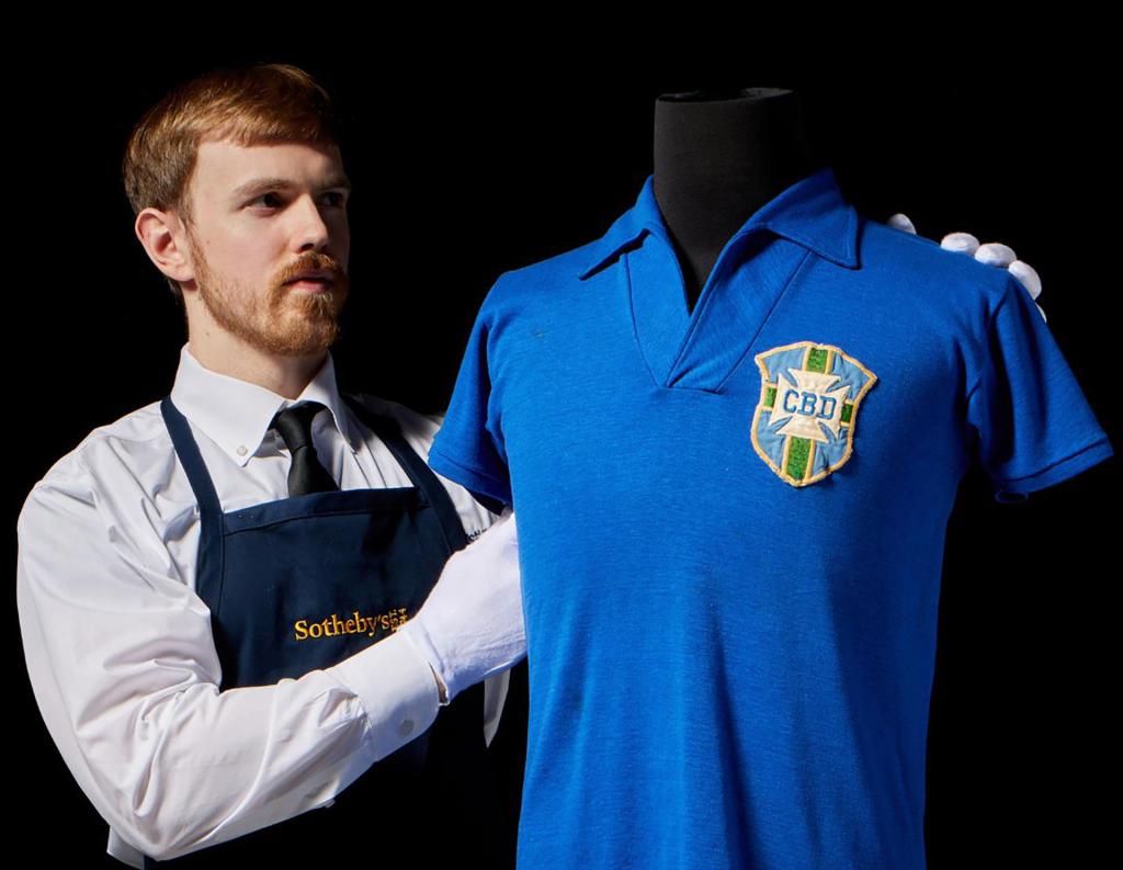 subastan camiseta pele mundial 1958