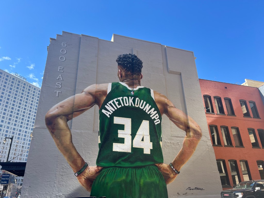 Giannis serie mundial